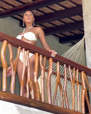 Janelle Monáe Instagram - TULUM. 
Thank u to my incredible friends and fam for gifting me some bday relax reset and reflect time. 
🌴📚🥂 
@airbnb 

📷: @itsscrappy @timefortree
