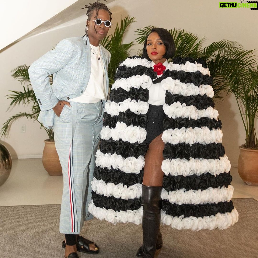 Janelle Monáe Instagram - MIAMI art BASEL. I love you @mickalenethomas thank u 4 making art that speaks to me always & big thank u to @milesisaac. I’ll never forget during my first album cycle you were the first to ask me to perform in Miami where I took a dip in the hotel’s pool mid performance. so happy I got to dip again. ;-) 💦💋 Custom lewk: @fashionbyreyortiz & moi Boots: @stuartweitzman Earrings:@oomiay Glamily: @carlyle.nicole @mandelkorn Mua: moi @miamibeachedition @editionhotels #MiamiBeachEDITION #EDITIONhotels