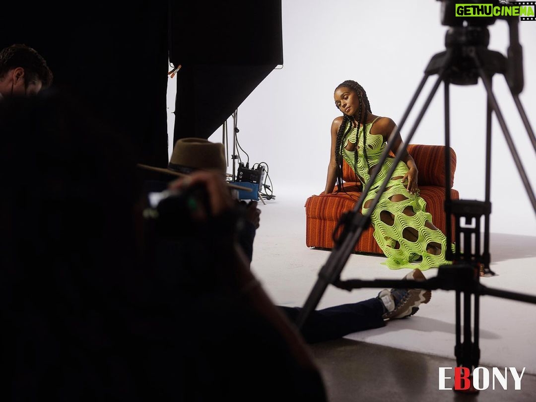 Janelle Monáe Instagram - 💚EBONY💚 story by @rayzhon editor-in-chief & svp, programming: @mariellebobo creative director: @inrashidasworld photo director/photographer: @keithmajor assoc. creative director/head of video: @stevenlondon collage artist: @b.sterling__ video by @megamedia stylists: @mandelkorn hair stylist: @malcolm.marquez makeup artist: @kilprity manicurist: @customtnails1 executive producer @traceysees prop stylist: @walterbarnett