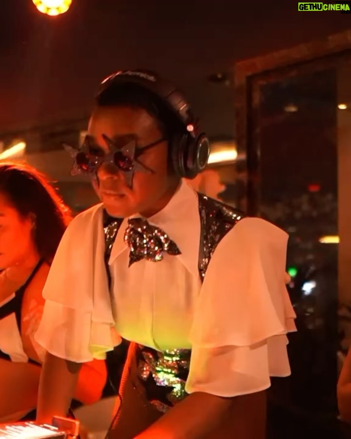 Janelle Monáe Instagram - DJ Johnny Jane is open for business.😎🎧Get in early. Thank you @fontainebleaulasvegas for letting me meejay us into the New Year! What an experience. So much respect for the craft and all the deejays around the world. Curating and creating experiences no matter the medium is my happy space. I look forward to bringing a UNIQUE EXPERIENCE to you. Making you dance, smile, and make unforgettable memories brings me joy. I got to play some of my fav songs, fav mixes, debut new mixes, and perform my songs! It was AN EXPERIENCE I WILL NEVER FORGET! Thank you to my incredible friends who came to support and spend New Years in Vegas with me!!! Thank you to my two brothers @nanakwabena & @twopointoh for helping get my set together. New energy has been unleashed! Happy New Year. Stay tuned… 🎥: @kalogenic