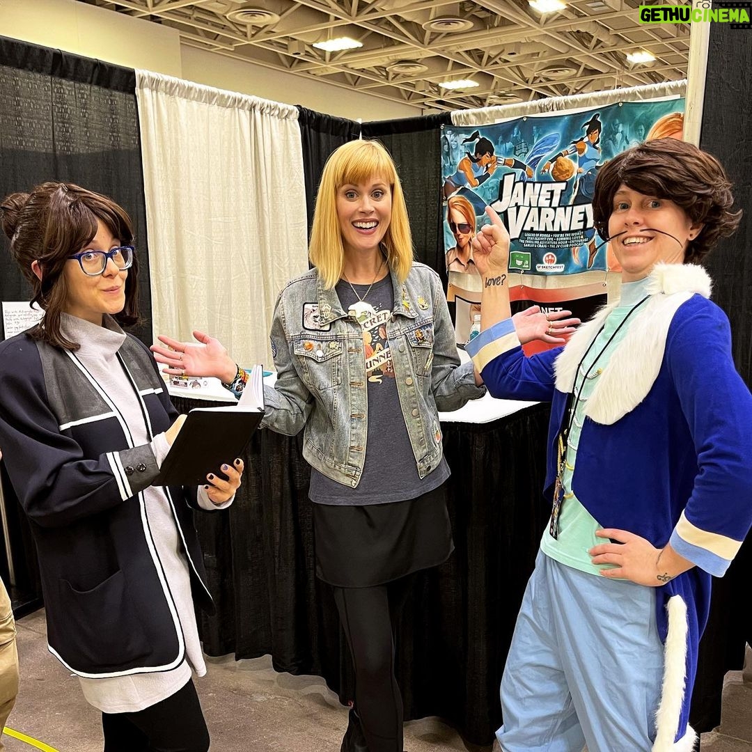 Janet Varney - 2.9K Likes - Y’all! I met Varrick & Zhu Li at @twincitiescon!! We did the thing!!
#Thelegendofkorra #tlok #bravingtheelements #varrick #zhuli