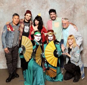 Janet Varney Instagram - And speaking of friends…. 😍

REPOSTING @spencerurick at @twincitiescon: “Joined the Kyoshi Warriors and entered the Avatar world! Was an absolute pleasure meeting the cast. Love this universe and love how much love/respect those in it have for it as well 🍃🌊🔥💨”