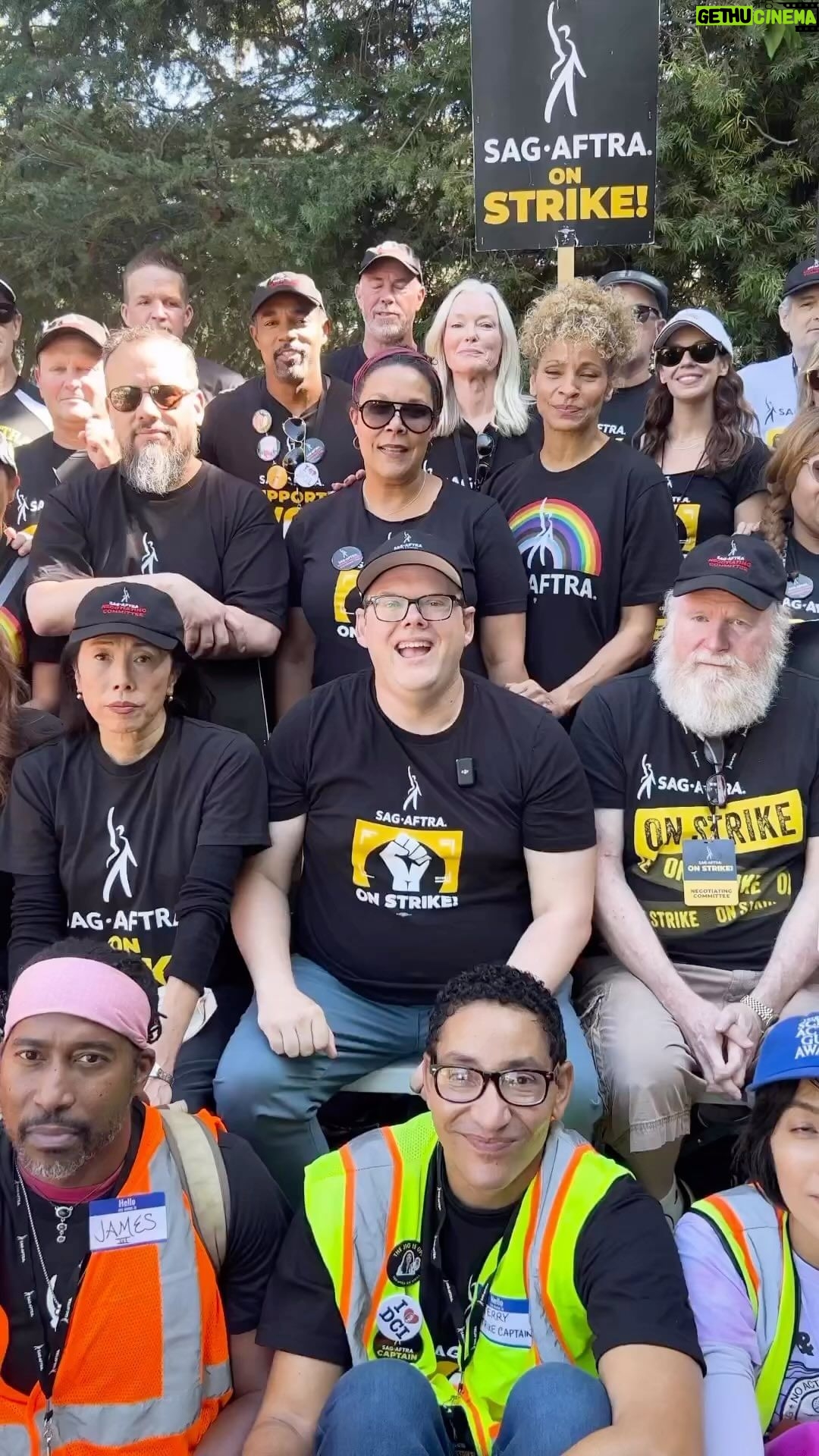 Janet Varney Instagram - ❤️ @sagaftra The Negotiating Committee joined the picket line today with a message for #SagAftraMembers nationwide: “We’re going to bring this home.” ✊ We urge you to continue coming to picket lines and solidarity events and showing your support on social media. We are #SagAftraStrong! 💪