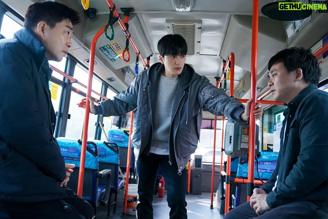 Jang Seung-jo Instagram - #모범형사2 #인천서부경찰서로🚔🚓🧑✈️👨✈️ #오늘밤10시30분에만나요❤️