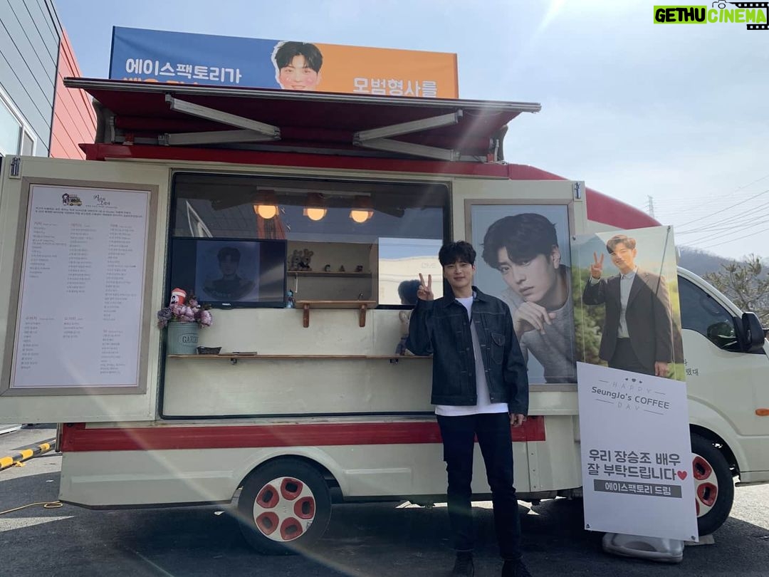Jang Seung-jo Instagram - #모범형사#에이스팩토리🥰 #고맙습니다❤️