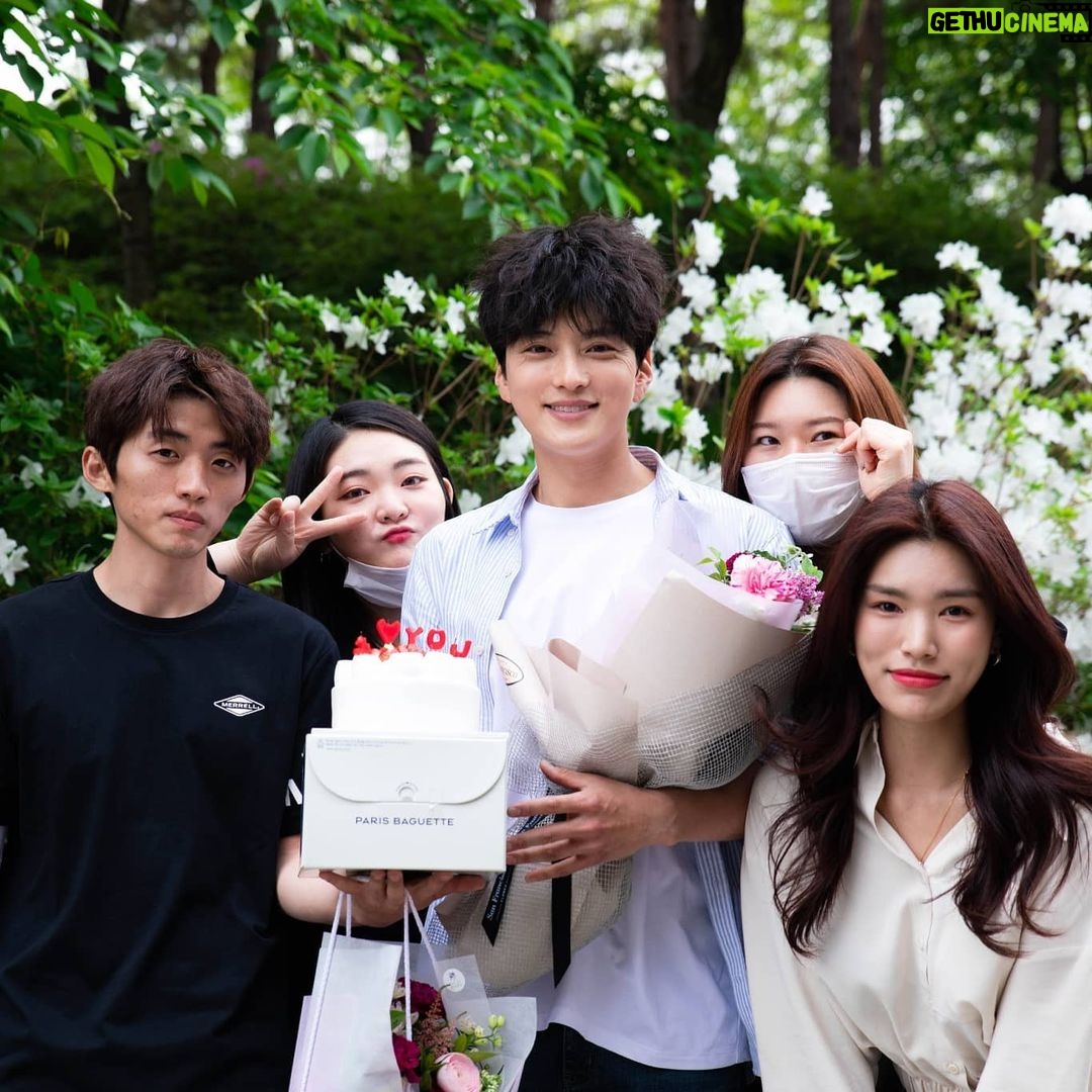 Jang Seung-jo Instagram - #๋ชจ๋ฒํ์ฌ๐ฎ๐ปโโ๏ธ ๊ทธ๋์ ๋ง์ ์ฌ๋ ์ฃผ์
์ ๊ฐ์ฌํฉ๋๋ค ๋ชจ๋ฒํ์ฌ๋ฅผ ์ฌ๋ํด์ฃผ์ ์ฌ๋ฌ๋ถ ๋์ ์ ๋ง ํ๋ณตํ ์๊ฐ ์ด์์ต๋๋ค ์์ฝ๊ณ ๊ทธ๋ฆฝ์ต๋๋ค ์ํ์ฃผ์ ๋ฐฐ๋๊ณผ ํจ๊ป ๋ถ๋ถ๋ก ์ด์๊ฐ์ ์์ด์ ๊ฐ์ฌํ ๋๋ ๋ค์ด์์ต๋๋ค ์๋ฆฌ์์ ๊ฝ๋ฅ๊ฑฐ๋ฆฌ๋ ์๊ฐ๋ค ์ ์ธํ๋๊ณผ์ ํ์ ๊ทธ๋ฆฌ๊ณ ๊ฐ๋ ฅ2ํ ํ์ฌ๋ค ๋ชจ๋ ํ๋์ ์์ง ๋ชปํ ๊ฒ ๊ฐ์์ ๋๋ฌด ๊ฐ์ฌํ์ต๋๋ค ๋ชจ๋ฒํ์ฌ ์ ์ฅ ์กฐ๋จ๊ตญ๊ฐ๋
๋ ๊ทธ๋ฆฌ๊ณ ๋ชจ๋ ์คํ
๋ถ๋ค ๋๋ฌด ๊ฐ์ฌ๋๋ฆฌ๊ณ ์๊ณ ํ์
จ์ต๋๋ค!!! ๊ทธ๋ฆฌ๊ณ ๋ด์๊ตฌ๋ค ์ข
ํ ํ๋ ๋ณด๋ฏผ ์กํ ํ์ฌ ํ๋ฏผ ๋๋ฌด ๊ณ ๋ง๊ณ ๋ ๊ณ ๋ง์~^^ ๊ณง ๋ค์ ๋ง๋์๐ #์ฌ๋ฌ๋ถ๊ฐ์ฌํฉ๋๋ค ๐๐ฅฐโค