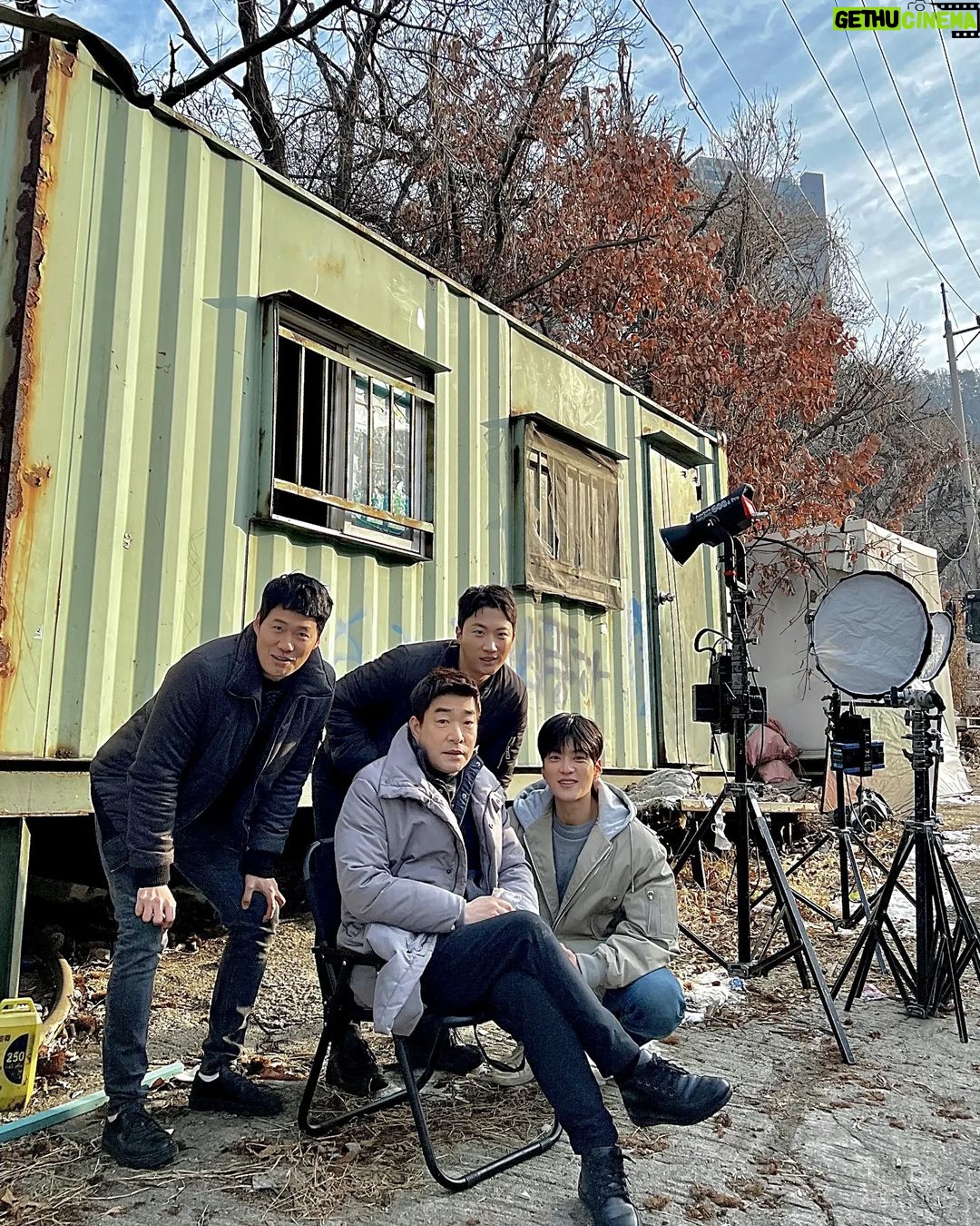 Jang Seung-jo Instagram - #오늘도감사합니다🙏 #도창형님😍 #권재홍😍#심동욱😍 #지망구😍#변지웅😍#촬영중 #우봉식팀장님은_내근중