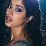 Janhvi Kapoor Instagram - dark waters 🌊