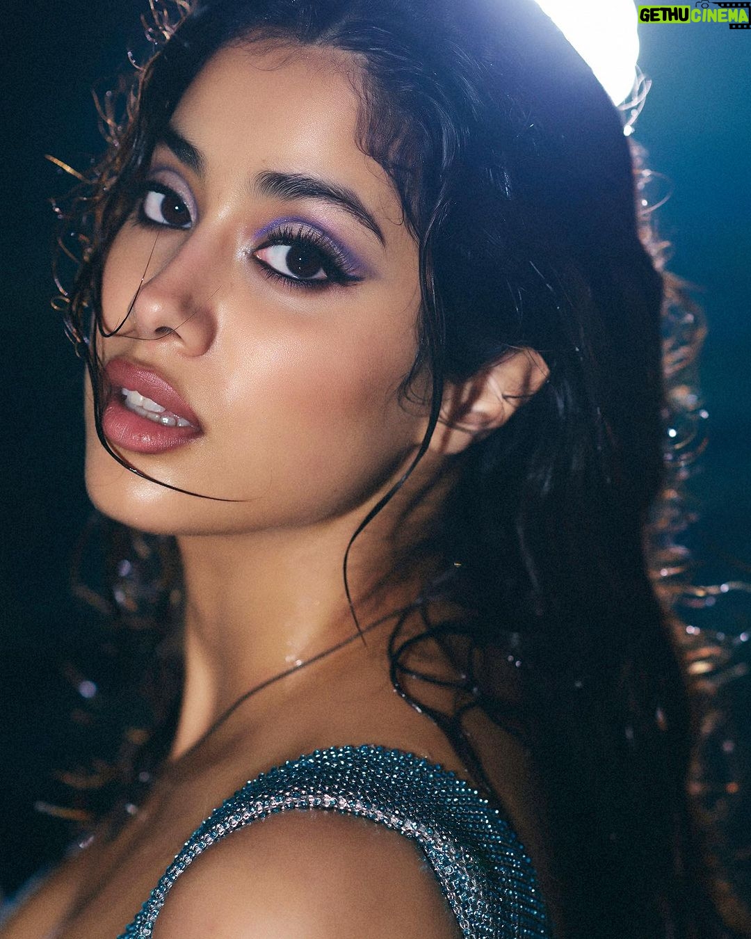 Janhvi Kapoor Instagram - dark waters 🌊
