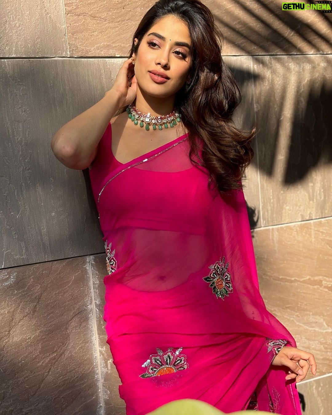 Janhvi Kapoor Instagram - Kolkata with @kalyanjewellers_official 💕