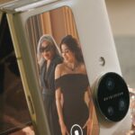 Janhvi Kapoor Instagram – With @thezeenataman and the #OPPOFindN3Flip, together we redefine what it means to be iconic! 
Here’s to celebrating elegance, style and class in every frame. 
@oppoindia 
#MadeToBeIconic #TheBestFlip