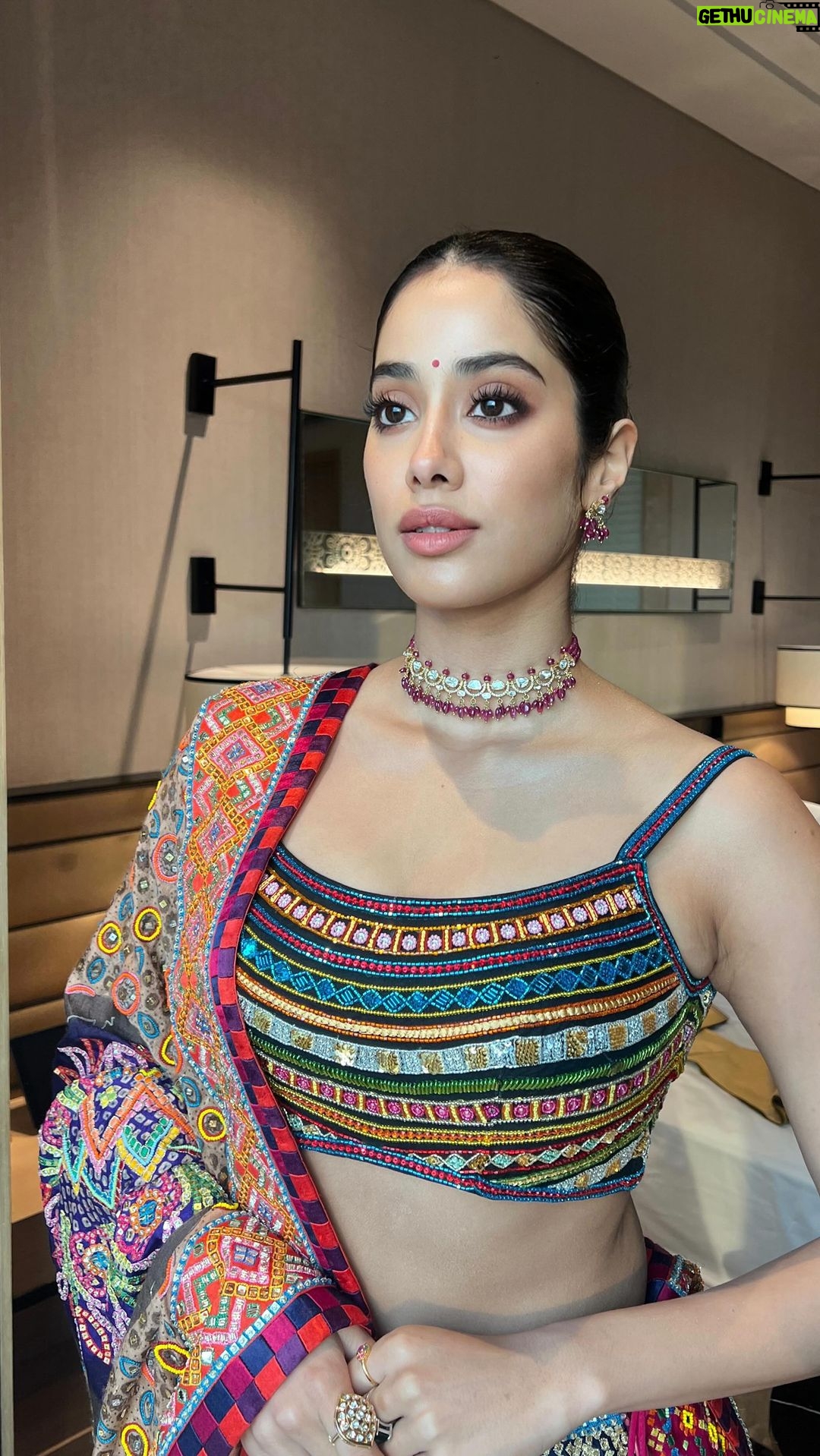Janhvi Kapoor Instagram - @kalyanjewellers_official ✨