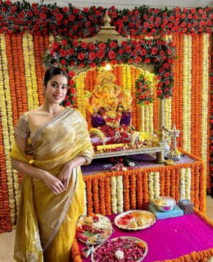 Janhvi Kapoor Instagram - Happy Ganesh Chaturthi 💕