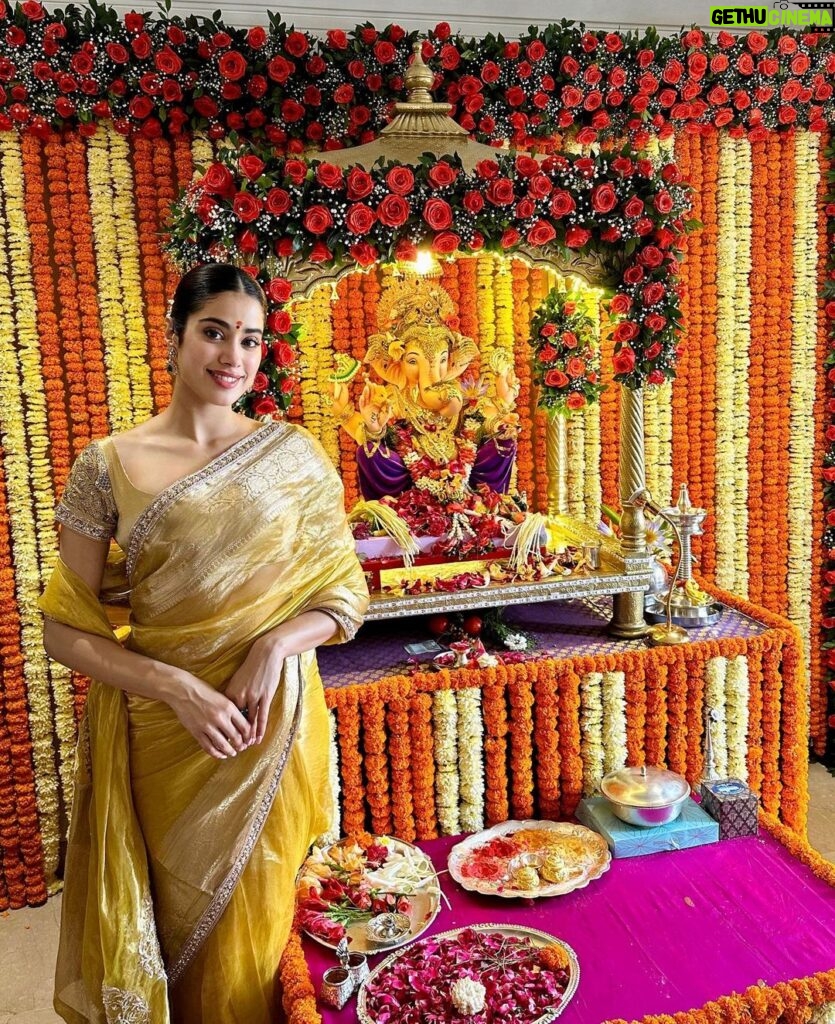Janhvi Kapoor Instagram - Happy Ganesh Chaturthi 💕