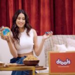 Janhvi Kapoor Instagram - Whisker-licking crunchiness, that keeps them coming back for more 🐱🥰 Feed your furry friend the feline favourite Drools Cat Biscuits ♥️ These oven baked delights are made with 100% Real Chicken, along with the richness of Omega 3 & 6 Fatty Acids! A crunch filled experience, with the perfect blend of taste & nutrition for your pets ❤️🍪 Drools Cat Biscuits- Feed Real Feed Clean 🐾 #drools #feedrealfeedclean #droolsindia #petfood #catfood #catbiscuits #petparents