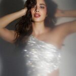 Janhvi Kapoor Instagram - 🦈