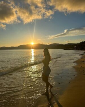 Janhvi Kapoor Instagram - Eat Pray Love