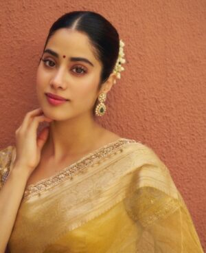 Janhvi Kapoor Instagram - Happy Ganesh Chaturthi 💕