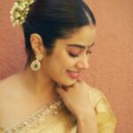 Janhvi Kapoor Instagram - Happy Ganesh Chaturthi 💕