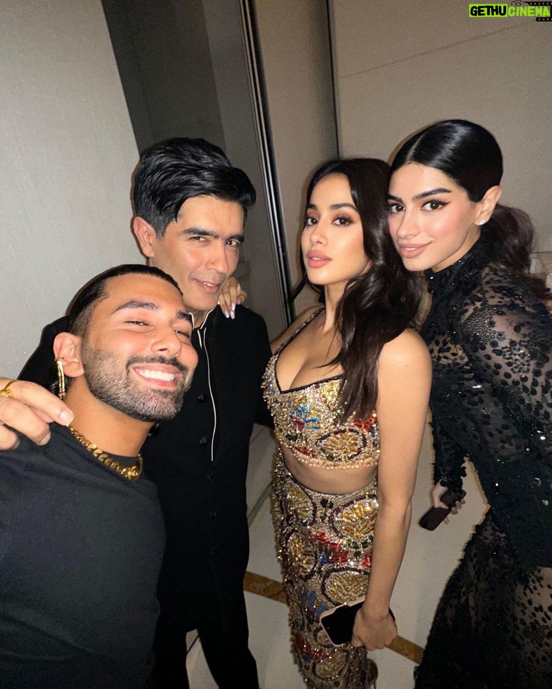 Janhvi Kapoor Instagram - @manishmalhotra05 ✨🔥👏🏼 ❤️