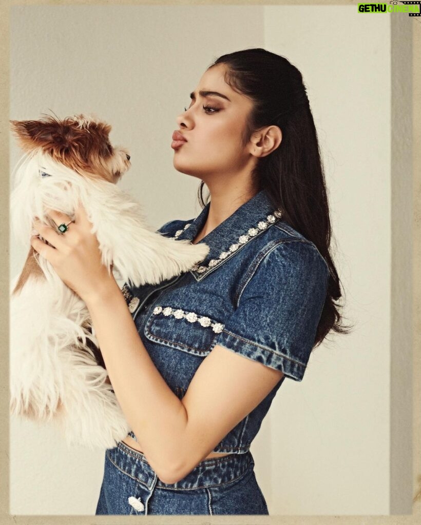 Janhvi Kapoor Instagram - dog day afternoon 🐶
