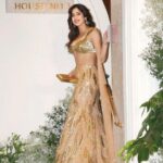Janhvi Kapoor Instagram - Me when papa says come down and socialise with the guests 🙃🤷🏻‍♀️ Ps. Loved this gold moment @manishmalhotraworld ❤️