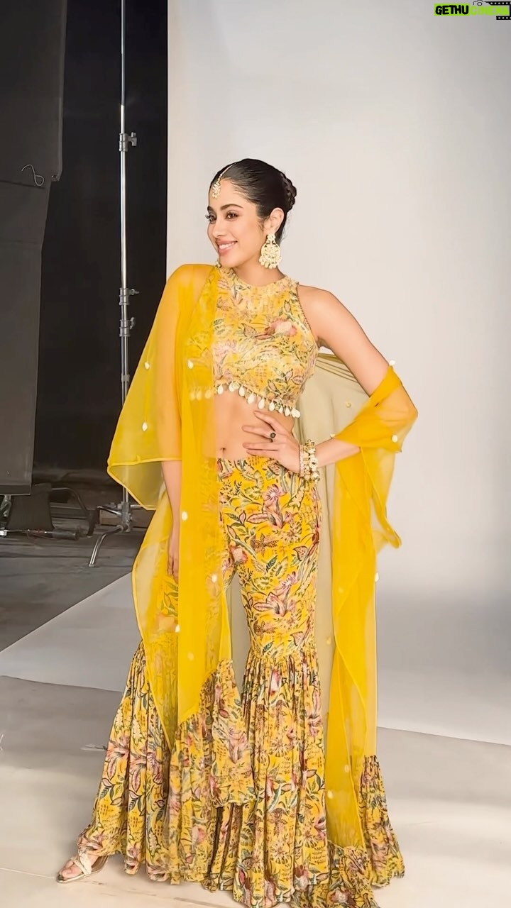 Janhvi Kapoor Instagram - A festive BTS💛🪷Get ready like our favourite star @janhvikapoor with @gajra.gang and @NykaaFashion, in the all new @rishiandvibhuti collection, Tyohar, an exclusive designer wear collection!✨🩷 This jaw dropping style is one of my absolute favourites and perfect for the festive season✨ Head to @nykaafashion so shop this stunning sharara set🛍️ #NykaaFashion #staystylish #GajraGang #RishiAndVibhuti #JanhviKapoor #Tyohar #NewArrivals #Indianwear #FestiveStyles #FestiveCollection #Diwali #Fashion #Explore # Trending