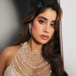 Janhvi Kapoor Instagram - 🕊️