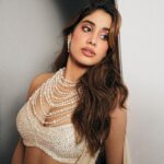 Janhvi Kapoor Instagram - 🕊️