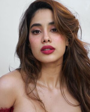Janhvi Kapoor Instagram - V day energy 🥀