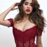 Janhvi Kapoor Instagram - V day energy 🥀