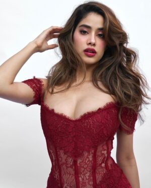 Janhvi Kapoor Instagram - V day energy 🥀