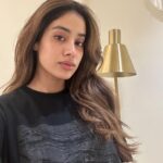 Janhvi Kapoor Instagram - some bare, some with an hour of makeup and hair 💁🏻‍♀️ PS. It’s true blondes do have more fun 😩 kind of want to go even lighter plz advise 👇🏼