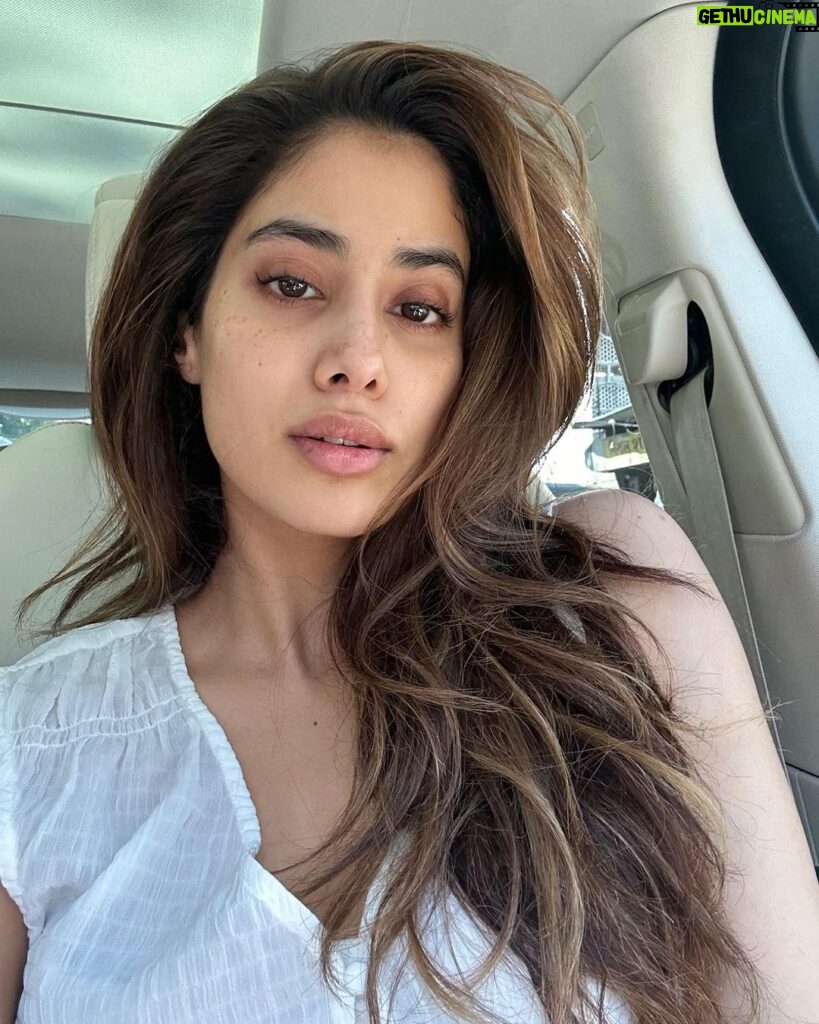 Janhvi Kapoor Instagram - some bare, some with an hour of makeup and hair 💁🏻‍♀️ PS. It’s true blondes do have more fun 😩 kind of want to go even lighter plz advise 👇🏼