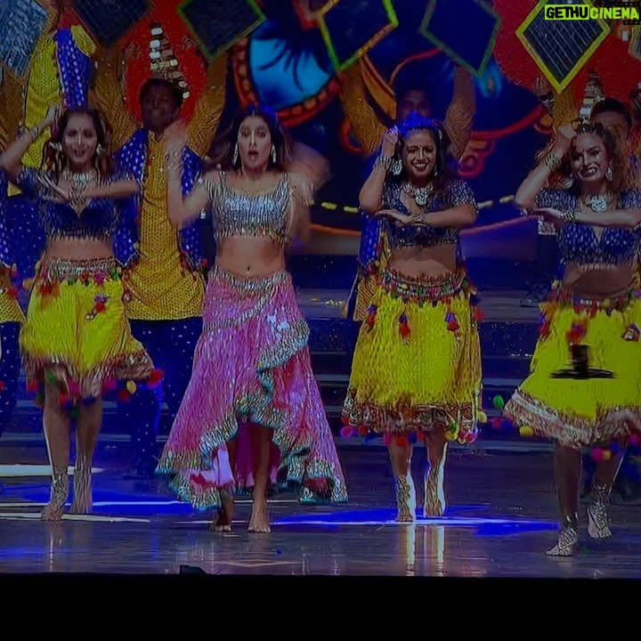 Janhvi Kapoor Instagram - What a blast I had and what an honour it was to dance on the songs of my favourite and most iconic Hindi cinema Queens! An opportunity I will cherish forever ❤️ @filmfare Also shoutout to the best team and best hypemen ever as you can tell @savleenmanchanda @marcepedrozo @vaishnavpraveen @jerrydsouzaofficial @sanjayshettyofficial