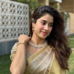Janhvi Kapoor Instagram - and now it feels like 2024 has begun :) గోవిందా గోవిందా 🙏🏼 ☀️