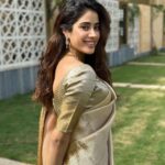 Janhvi Kapoor Instagram - and now it feels like 2024 has begun :) గోవిందా గోవిందా 🙏🏼 ☀️