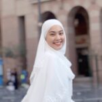 Janna Nick Instagram - Cinta yang paling agung ❤️ P/s: Jangan lupa beli tiket @teaterpakpandirdanlabuajaib Link di Bio ☝🏻 Travel with @arrayyanhijrah Jubah @do_buy_abaya