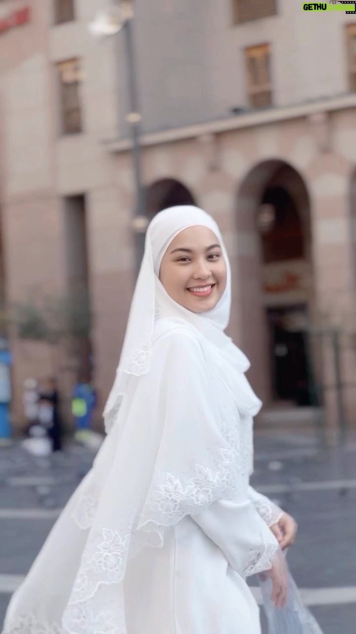 Janna Nick - 78K Likes - Cinta yang paling agung ❤️
P/s: Jangan lupa beli tiket @teaterpakpandirdanlabuajaib
Link di Bio ☝🏻
Travel with @arrayyanhijrah
Jubah @do_buy_abaya
