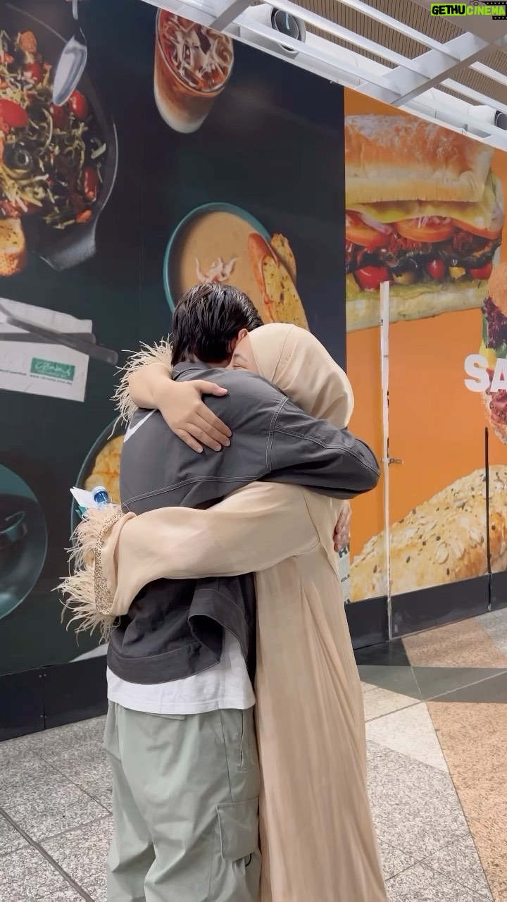 Janna Nick - 133.2K Likes - Hardest goodbye 🥹❤️
Jaga diri @dinischatzmann
Jangan gatal gatal kalau nak hidup lama k.