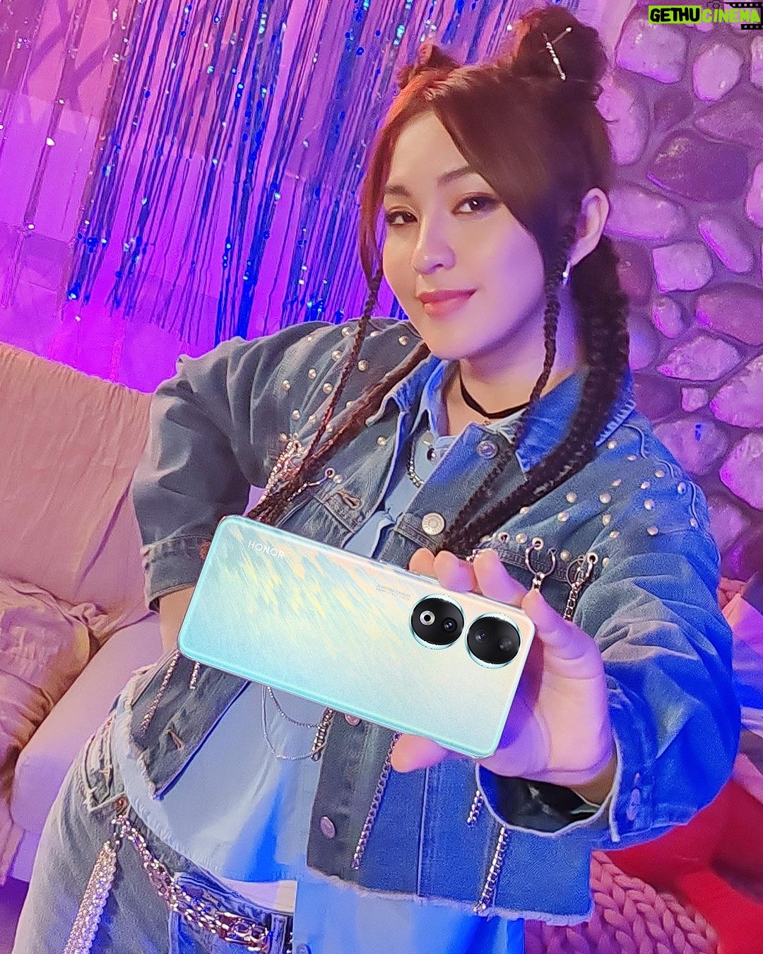 Janna Nick Instagram - Agak-agak siapa nak jumpa saya, please come okay! IOI City Mall Putrajaya, LG East Court, Sabtu ni, 5hb Ogos, 2-4pm! Kita main games kat sana, selfie and more activities okay! Korang juga akan mendapat hadiah bernilai sehingga RM647* dengan setiap pembelian #HONOR90. Not to forget, you can join the lucky draw to win an additional RM13,900 when you purchase! Hadiah lumayan menanti anda! See you guys there! ❤️❤️❤️ #HONOR90 #KlikKlikLagiCun #HONORxJannaNick
