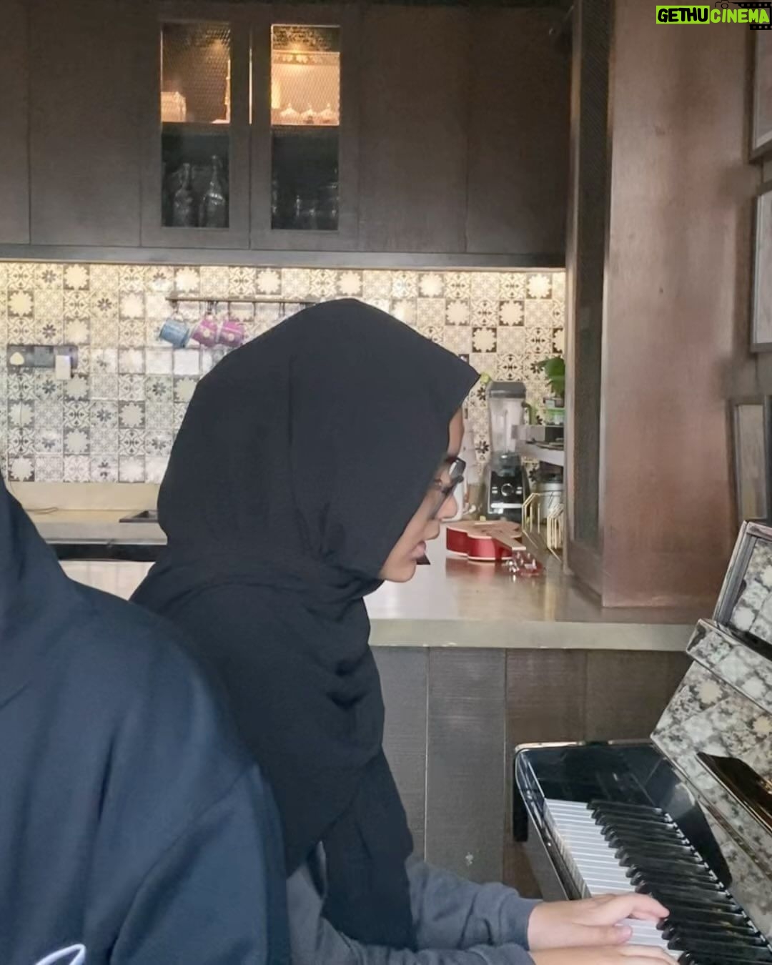 Janna Nick Instagram - Happy birthday @kissyanick Yang paling multitalented. Pandai nyanyi, main guitar, pandai main piano, pandai buat segala jenis cake, pandai mengaji… All the things I can’t do.🤣 Thanks for being such a good sister to me. Being a good listener when no one else is there. Tolerate me so much (Even though im always right) 🤣 you’re my strongest backbone (other than Abang Dini ler of course) I wish nothing..but only the best for you. Terus menjadi adik yang baik, solehah. Berjaya dalam apa jua yang Adik nak kecapi. As you’re entering adulthood. Angah just nak bagi 2 perkataan je. JAGA DIRI ❤️ Love you