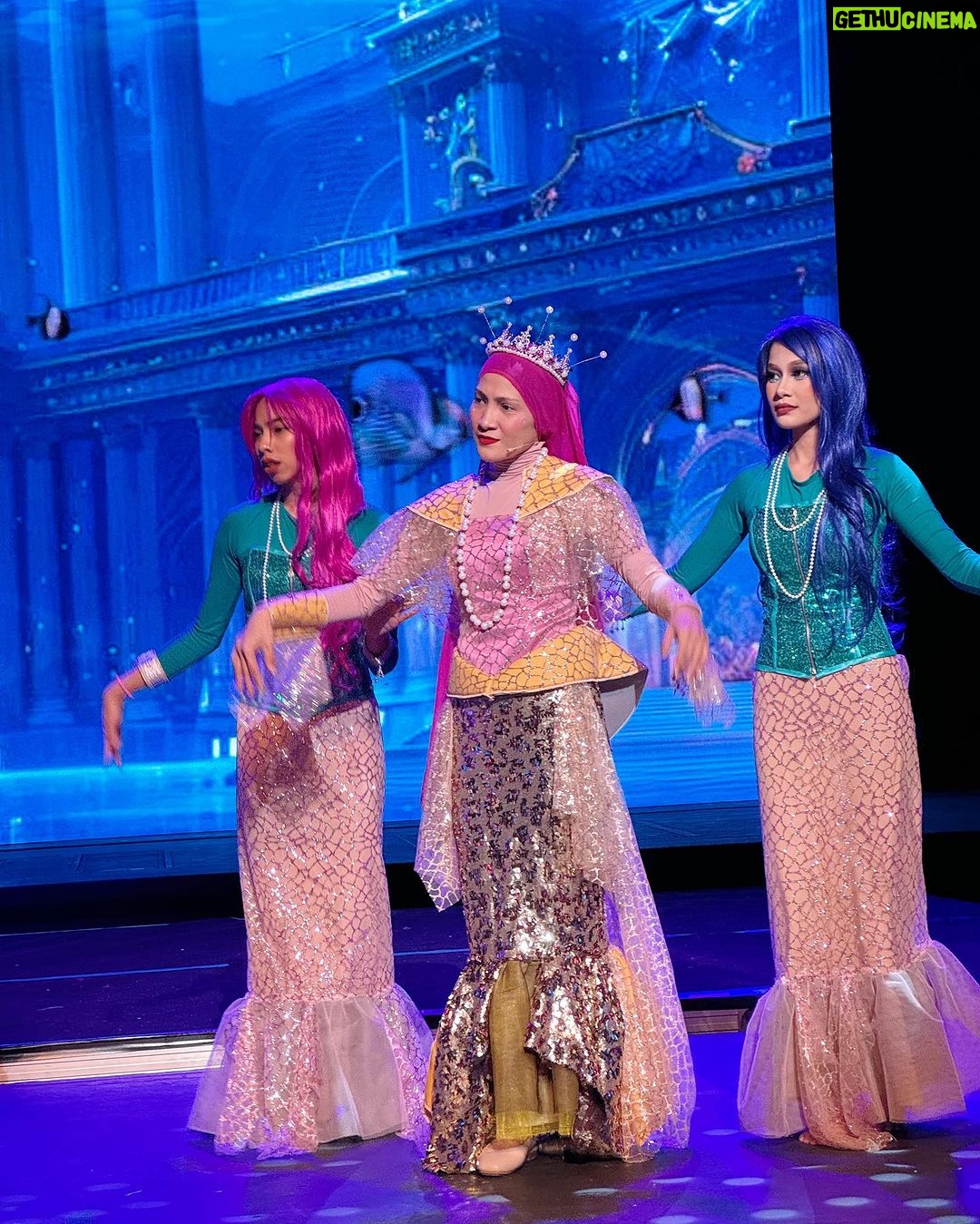 Janna Nick Instagram - Bismillahirahmanirahimm… Doa kan kami @teaterpakpandirdanlabuajaib untuk first day show yang bermula hari ini. Thanks kepada semua yang dah beli tiket. Jumpa nanti. Yang belum beli…masih sempat beli. Link tiket di Bio👆🏻 Istana Budaya