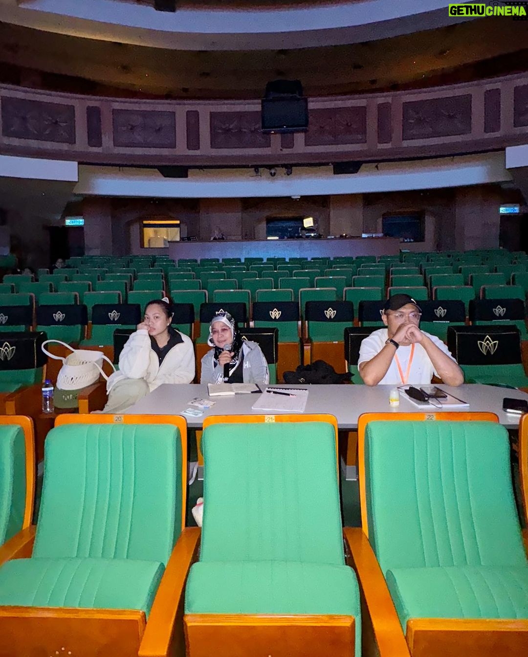 Janna Nick Instagram - Bismillahirahmanirahimm… Doa kan kami @teaterpakpandirdanlabuajaib untuk first day show yang bermula hari ini. Thanks kepada semua yang dah beli tiket. Jumpa nanti. Yang belum beli…masih sempat beli. Link tiket di Bio👆🏻 Istana Budaya