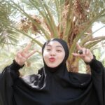 Janna Nick Instagram - Yang belakang sekali tu… Muka tak payah sedih sangat. Orang mintak ambikkan kurma je pun.