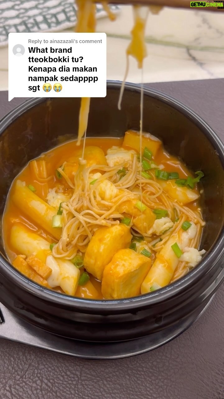 Janna Nick Instagram - #resipiJannaNick Rebus rice cake Prego mac & cheese Cheese seafood tofu & fish cake Gochujang 1 sudu besar Serbuk perasa 1 sudu besar Gula 1 sudu besar Enoki mushroom Daun bawang