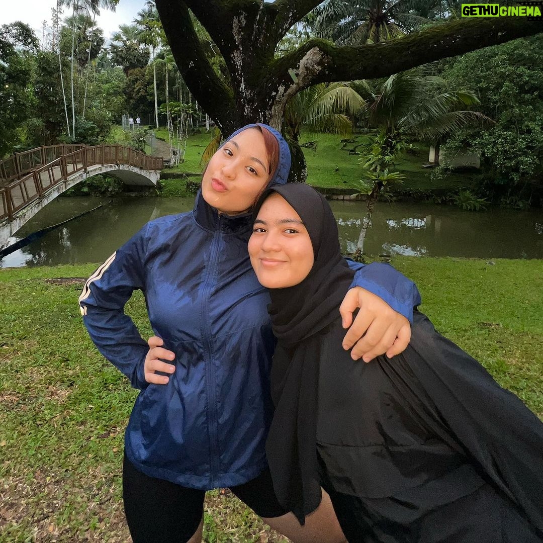 Janna Nick Instagram - Misi kuruskan badan 🤣 (P/s: abang MALBATT tu dah 3 hari 3 malam pakai Tshirt MALBATT. Orang kedah kata CEWI)