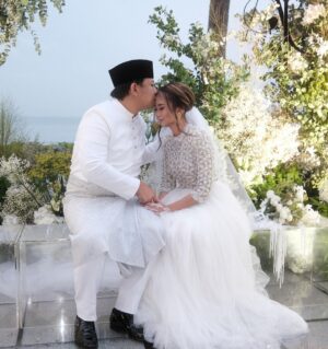 Janna Nick Instagram - We’re here for @intannajuwa ‘s big day! 🕊️ 
Congrats to you & your husband.
Semoga kekal sampai syurga & bahagia sentiasa !

Love you ❤️