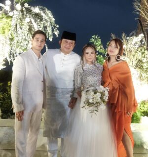 Janna Nick Instagram - We’re here for @intannajuwa ‘s big day! 🕊️ 
Congrats to you & your husband.
Semoga kekal sampai syurga & bahagia sentiasa !

Love you ❤️