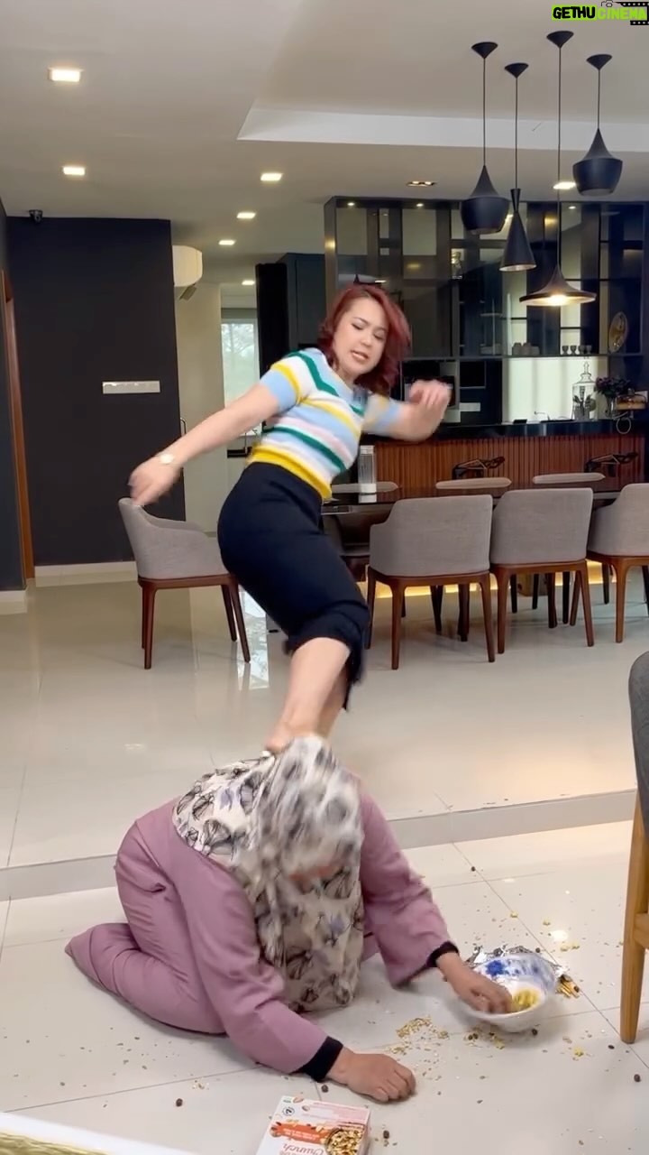 Janna Nick - 109K Likes - Sayang isteri tangan tangankan
Sayang mak mertua kaki kaki kan 🥺 #suratdarituhan
@sheilahassan